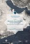 Titel: "Economic Diversification in the Gulf Region". Satelittenbild einer Küstenlinie mit Wüsten- und Gebirgslandschaft.
