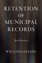 „Retention of Municipal Records: Best Practices“, William Saffady. Hintergrund unscharf, vertikale Streifen in Brauntönen.