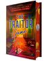 "THE TRAITOR GAME" in großen Buchstaben. Darunter ein roter Raum mit Tisch, Seil, Getränken und Schriftzug "TRUST NO ONE".