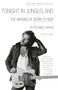 TONIGHT IN JUNGLELAND. THE MAKING OF BORN TO RUN. PETER AMES CARLIN. Schwarz-Weiß-Foto eines Mannes mit Gitarre., Buch
