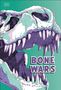 Text: "BONE WARS". Illustration eines Dinosaurier-Schädels in Grün-, Violett- und Weißtönen, mit großen Zähnen.