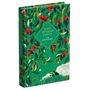 „Anne of Green Gables, L. M. Montgomery“ steht in einer Rautenform. Illustration: grünes Laub und rote Beeren, Haus im Hintergrund.