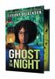 "Ghost in the Night" von Tiffany D. Jackson. Eine Person mit Laterne im Wald, grüne und schwarze Farbtöne.