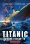 Oben: "Deborah Hopkinson". Unten: "Titanic Voices from the Disaster". Illustration: Titanic sinkt, Menschen in Rettungsbooten.