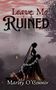 "Leave Me Ruined" oben, "Marley O'Connor" unten. Silhouette einer Frau in Ketten vor Schlosskulisse, Abendrot Himmel., Buch