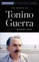 "Screen Storytellers, The Works of Tonino Guerra, edited by Geoffrey Lokke." Unten ist ein älterer Mann am Strand abgebildet.