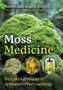 Titel: "Moss Medicine". Untertitel: "Indigenous Wisdom & Modern Pharmacology". Moosbedeckte Steine im Hintergrund., Buch
