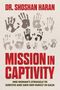 DR. SHOSHAN HARAN, MISSION IN CAPTIVITY, ONE WOMAN'S STRUGGLE TO SURVIVE AND SAVE HER FAMILY IN GAZA; Handabdrücke im Hintergrund., Buch