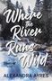 "Where the River Runs Wild", ein Roman von Alexandra Ayres. Hintergrund: wilder Fluss und Nadelbäume., Buch