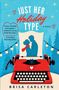 „JUST HER Holiday TYPE“, eine rote Schreibmaschine, Paarsilhouette, Lichterkette, Winterlandschaft., Buch