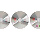 Drei silberne Discs mit Texten: "DISC: 01 (AUDIO)", "DISC: 02 (AUDIO)", "DISC: 03 (VISUAL)" und einem Stern-Logo.