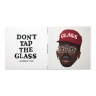 Text: "DON'T TAP THE GLASS - AN ALBUM BY TYLER". Illustration eines afroamerikanischen Mannes mit Brille und roter Kappe.