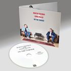 "Martin Freeman and Eddie Piller present On the Corner" steht auf einem Albumcover mit zwei entspannenden Männern.