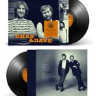 "ANUVVER FING COMING - 50 YEARS OF ROCKNEY. CHAS & DAVE" steht vorne. Zwei Männer in Schwarz-Weiß-Foto, Plattencover und Vinyl.