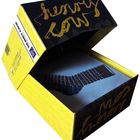 Gelber Karton mit der Aufschrift "Henry Cow". Darin befindet sich ein Buch oder Ähnliches.