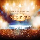 „LIVE AT Mohegan Sun“ und „GODSMACK“ in feurigem Stil, darunter eine jubelnde Menschenmenge vor einer Bühne.