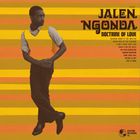 "Jalen Ngonda, Doctrine of Love" steht oberhalb einer Liste von Songtiteln. Ein Mann lehnt lässig auf bunten Streifen.
