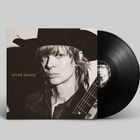 Text: "RIVER SHOOK". Eine Vinyl-Schallplatte mit einem Coverbild einer Person im Cowboyhut und einer Gitarre.
