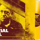 "Jazz Piano," "Critically Acclaimed," "First Time on Vinyl." Porträt eines Mannes in Gelb und Schwarz neben gelber Schallplatte.