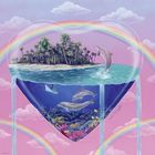 Illustration: Insel mit Palmen und springendem Delfin. Darunter Meer mit Fischen. Regenbögen vor rosa Hintergrund.