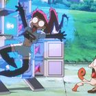 Eine Frau in weißem Outfit mit rotem "R" wird von Maschinenwürfeln attackiert, während eine Katze und ein Mann schockiert gucken.