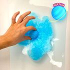 Text: "NEPTUN". Eine Hand taucht eine blaue Kugel in Wasser ein, wobei sich blaue Färbung ausbreitet.