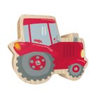 Ein roter Spielzeugtraktor aus Holz mit dem Schriftzug "HABA" auf der Kabine, graue und rote Details.