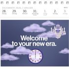 "Welcome to your new era." zeigt Wolken, eine Uhr auf 12 und einen Kronleuchter. Kalenderdaten von 28.12.2026 bis 3.1.