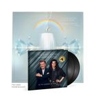 "THOMAS ANDERS sings MODERN TALKING" und "IN THE GARDEN OF VENUS". Zwei Männer, Schallplatte, Regenbogen.