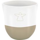 Relief eines Engels auf einem zweifarbigen Becher. Oberteil weiß, Unterteil beige.
