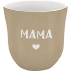 Der Becher ist beige und trägt den Text "MAMA" oberhalb eines kleinen weißen Herzens.