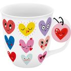 Tassen-Illustration mit bunten Herzgesichtern in verschiedenen Farben und Emotionen, Etikett mit rotem Herz.