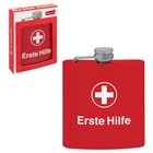 Rote Flasche mit "Erste Hilfe" und weißem Kreuz. Verpackung zeigt die gleiche Flasche. Flachmann-Design.