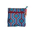 Die Tasche hat einen Aufdruck "CEDON". Sie zeigt rot-blaue, sechseckige Muster auf Stoff mit Reißverschluss.