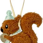 Plüsch-Eichhörnchen-Ornament mit einem türkisgrünen Hut und Schal, hält eine glitzernde Nuss.