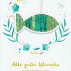 „Alle guten Wünsche zur Erstkommunion“ in goldener Schrift. Grüner Paillettenfisch mit Blatt- und Fischmotiven.