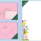 Text oben: "2 Designs". Zwei rosa Karten: eine mit Blumenillustration und Linien, eine mit Schmetterlingsillustration. Rechts: Blumenrand und blauer Schmetterling.