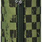 Grüne Tasche mit schwarzem Schachbrettmuster und Reißverschluss. Text: "s'maeppe".