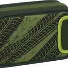 Kein Text erkannt. Eine rechteckige grüne Tasche mit Reißverschluss und Reifenprofil-Muster.