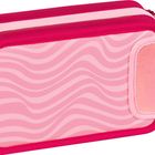 Ein rosa Federmäppchen mit wellenförmigem Muster, doppelter Reißverschluss und einem runden, roten Zipper.