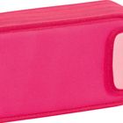 Eine pinke, rechteckige Tasche mit Reißverschluss und einem hellen Patch.