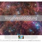 "Vorjahresabbildung" mittig über eine bunte Sternenlandschaft mit kräftigen Nebeln. Unten Monatskalender Januar 2026.
