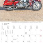 Text: 1 • 2027, Montag bis Sonntag, Notizen. Roter Harley-Davidson Electra Glide auf Kies. Kalenderansicht unten.