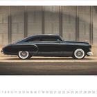 Text: "1949 Buick Super Sedanette" und "Foto: Dylan Marasovic Photography." Ein elegantes, schwarzes Auto vor einer Metallschicht.