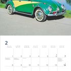 Kalenderblatt mit Monatsübersicht für Februar. Oben ein grünes Auto vor See und Bergen.