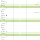 Januar-Kalender mit Foto von schneebedeckter Pflanze vor pastellfarbenem Himmel. Wochentage und Feiertage aufgelistet.