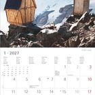 Kalender für Januar 2027. Zwei Holzhütten stehen auf Felsen; Hintergrund: verschneite Berglandschaft.