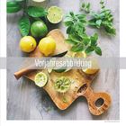 Text: "Vorjahresabbildung". Zitronen, Limetten, Basilikum auf Holzbrett mit Messer. Holzoberfläche im Hintergrund.