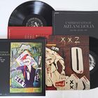 "United States of Melancholia", "POST PUNK GDR 1982 - 1990". Schwarze Vinylplatten und bunte Illustrationen.