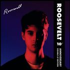 „Roosevelt 10th Anniversary Double LP Edition“; Porträt eines Mannes in rotem Licht, Hintergrund blau.